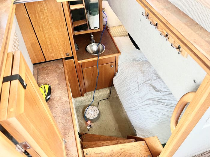 1999 Bayliner 3388 Motor Yacht Photo 15 of 45
