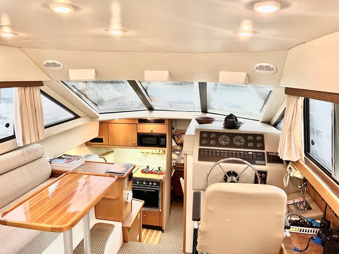 1999 Bayliner 3388 Motor Yacht Photo 16 of 45
