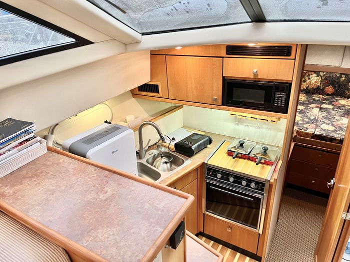 1999 Bayliner 3388 Motor Yacht Photo 21 of 45