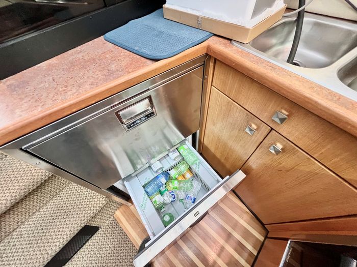 1999 Bayliner 3388 Motor Yacht Photo 25 of 45