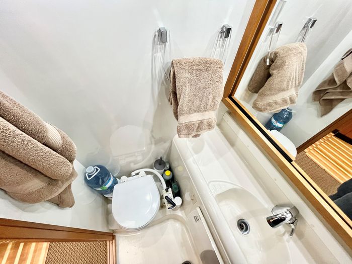 1999 Bayliner 3388 Motor Yacht Photo 26 of 45
