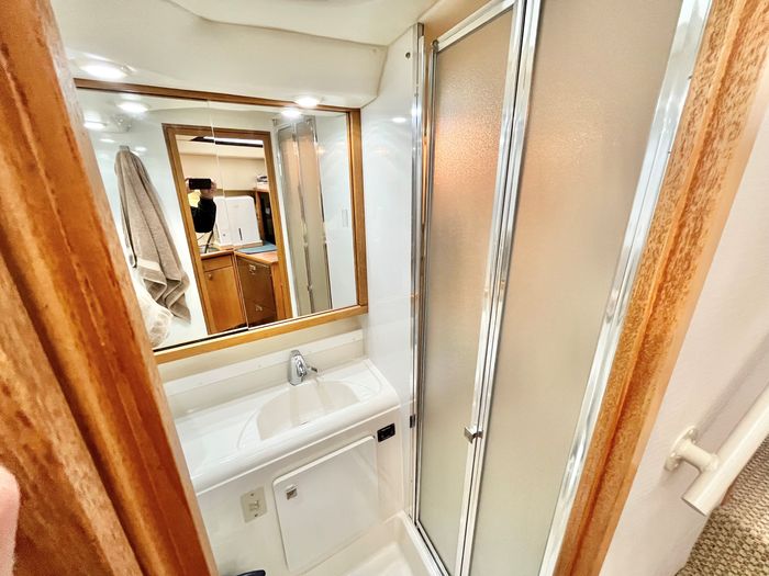 1999 Bayliner 3388 Motor Yacht Photo 27 of 45
