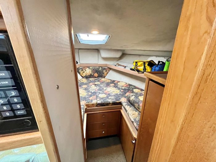 1999 Bayliner 3388 Motor Yacht Photo 29 of 45