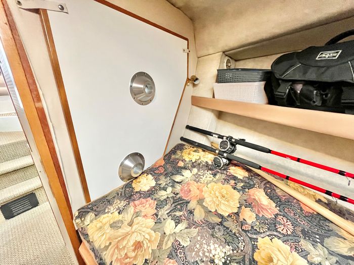 1999 Bayliner 3388 Motor Yacht Photo 30 of 45