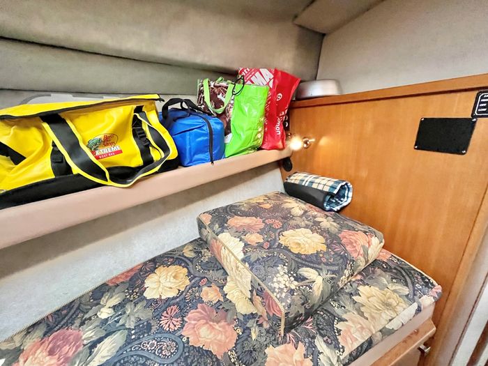 1999 Bayliner 3388 Motor Yacht Photo 31 of 45
