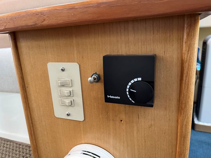 1999 Bayliner 3388 Motor Yacht Photo 34 of 45