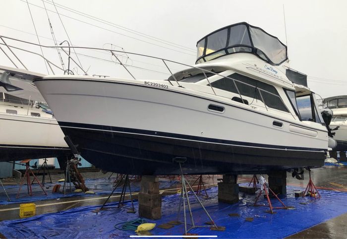 1999 Bayliner 3388 Motor Yacht Photo 44 of 45