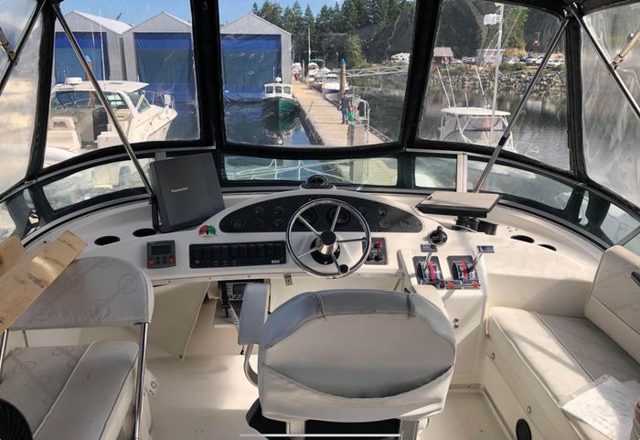1999 Bayliner 3388 Motor Yacht Photo 10 of 45