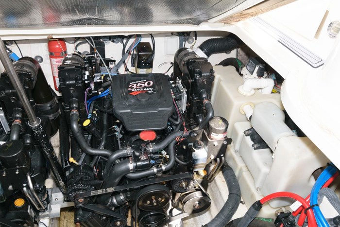 2005 Sea Ray 300 Sundancer Photo 23 sur 26