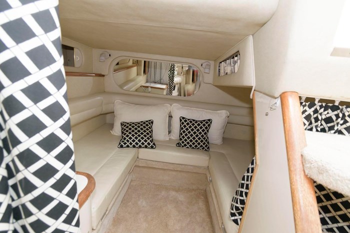 1997 Sea Ray 330 Sundancer Photo 13 sur 17