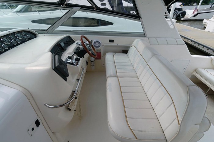 1997 Sea Ray 330 Sundancer Photo 4 sur 17