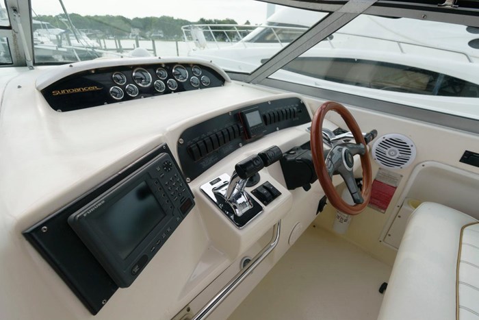1997 Sea Ray 330 Sundancer Photo 5 sur 17