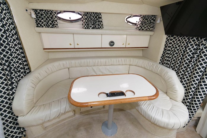 1997 Sea Ray 330 Sundancer Photo 9 sur 17
