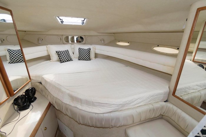 1997 Sea Ray 330 Sundancer Photo 12 sur 17