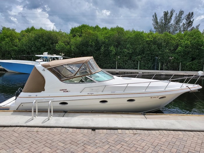 2002 Cruisers Yachts 3372 Express Photo 1 sur 29