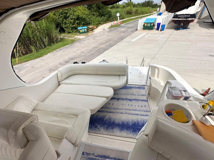 2002 Cruisers Yachts 3372 Express Photo 16 sur 29