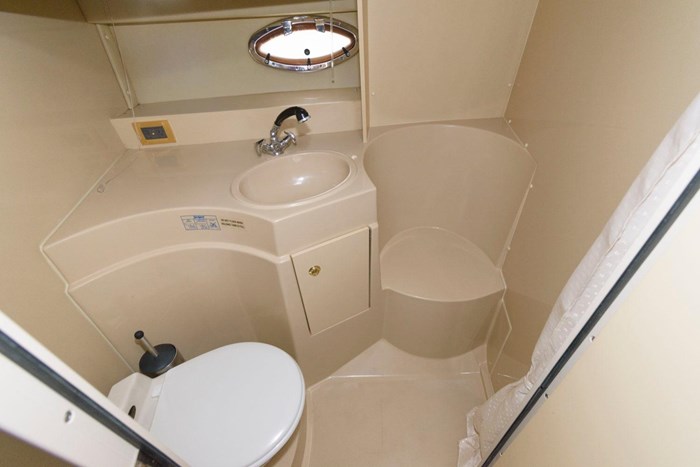 2002 Cruisers Yachts 3372 Express Photo 23 sur 29