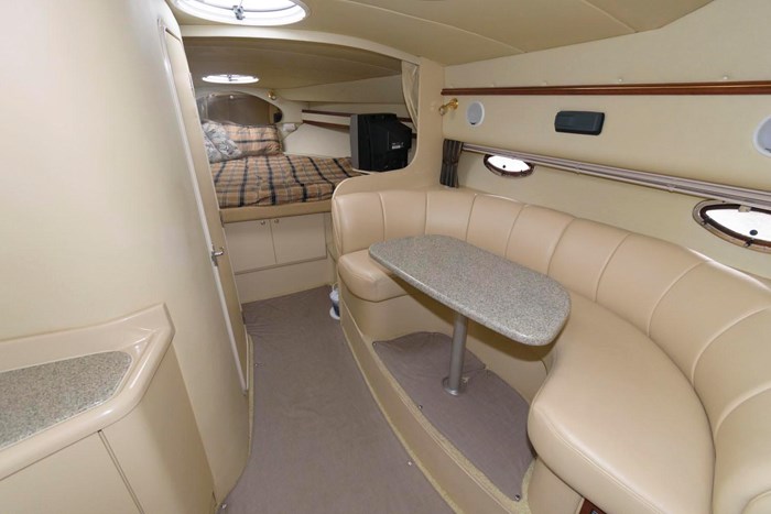 2002 Cruisers Yachts 3372 Express Photo 18 sur 29