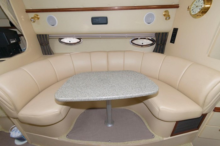 2002 Cruisers Yachts 3372 Express Photo 19 sur 29