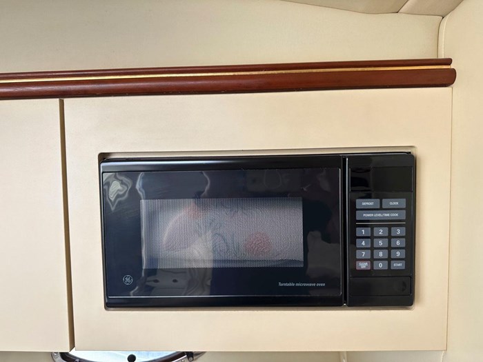 2002 Cruisers Yachts 3372 Express Photo 25 sur 29