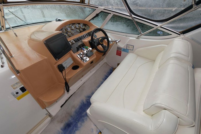 2002 Cruisers Yachts 3372 Express Photo 10 sur 29