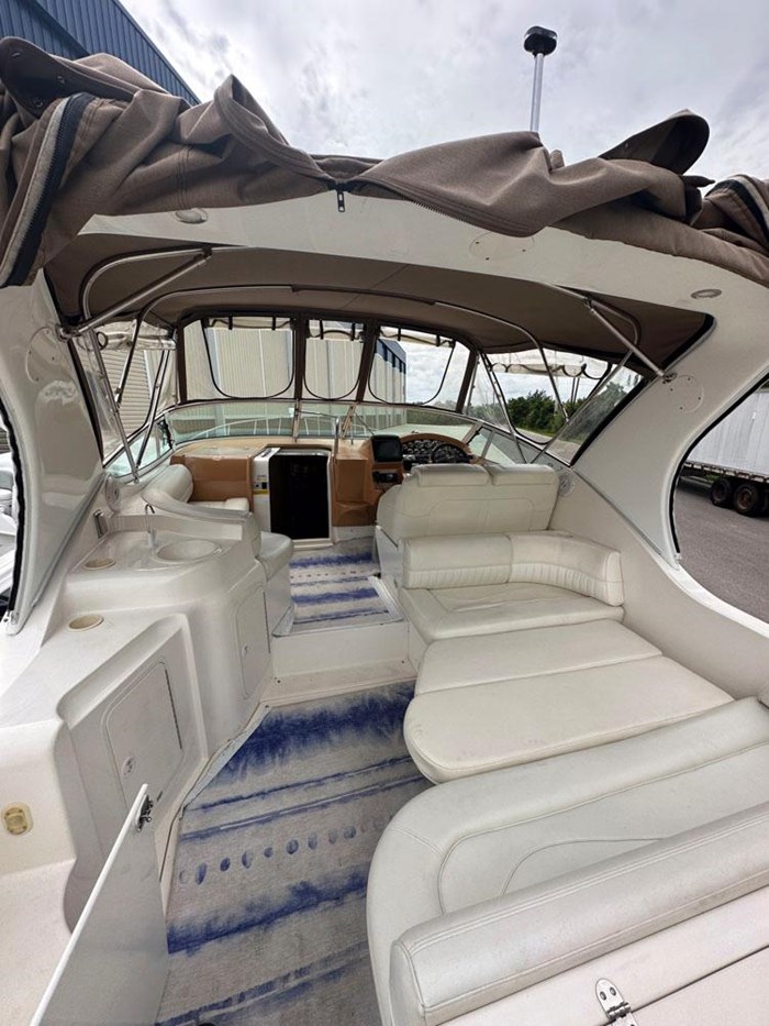 2002 Cruisers Yachts 3372 Express Photo 15 sur 29