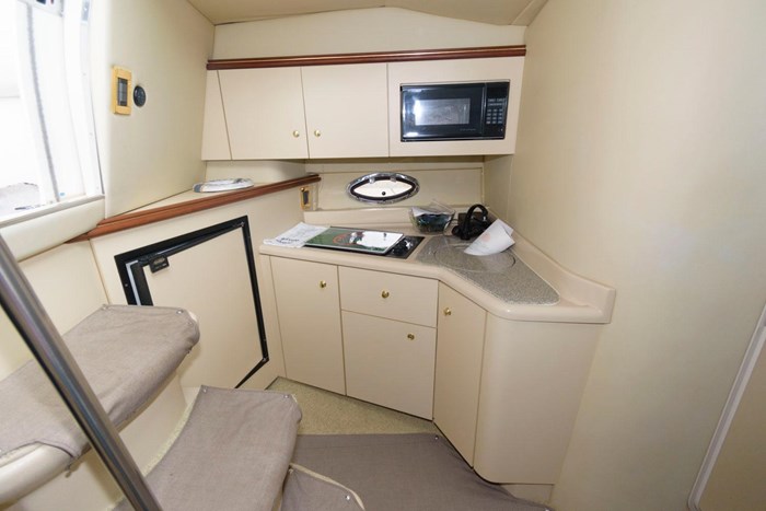 2002 Cruisers Yachts 3372 Express Photo 20 sur 29