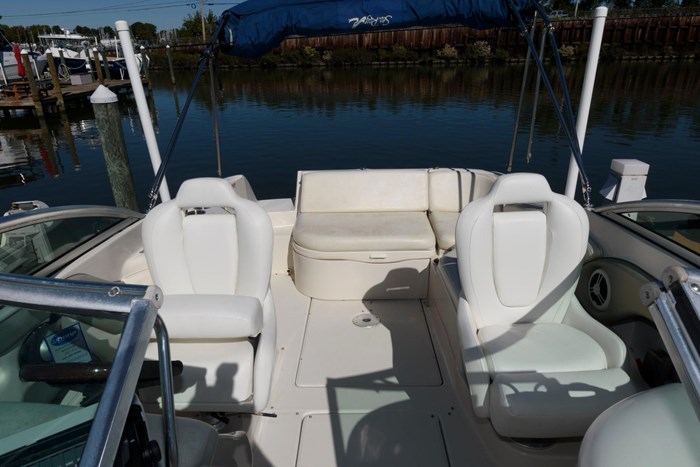 2007 Sea Ray 240 Sundeck Photo 7 sur 12