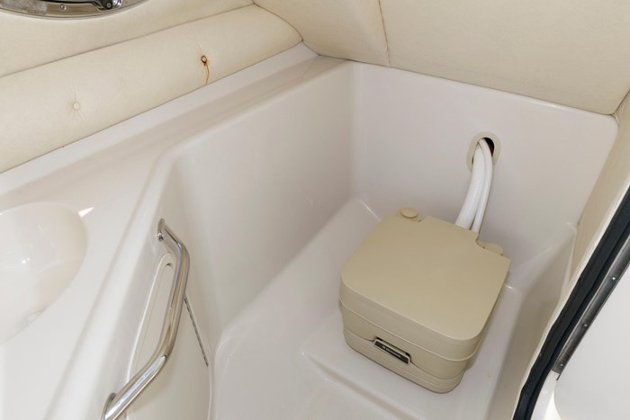 2007 Sea Ray 240 Sundeck Photo 10 sur 12