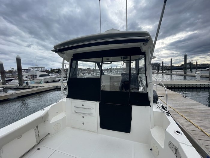 2023 Boston Whaler 325 Conquest Photo 7 sur 17