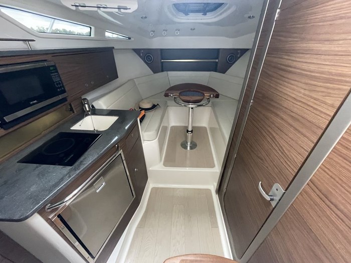 2023 Boston Whaler 325 Conquest Photo 13 sur 17