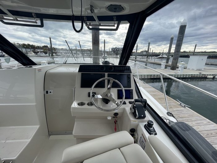 2023 Boston Whaler 325 Conquest Photo 10 sur 17