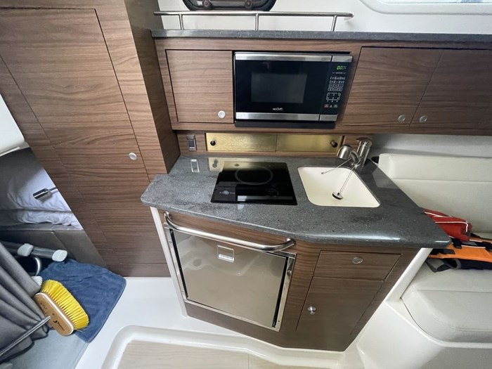 2023 Boston Whaler 325 Conquest Photo 14 sur 17
