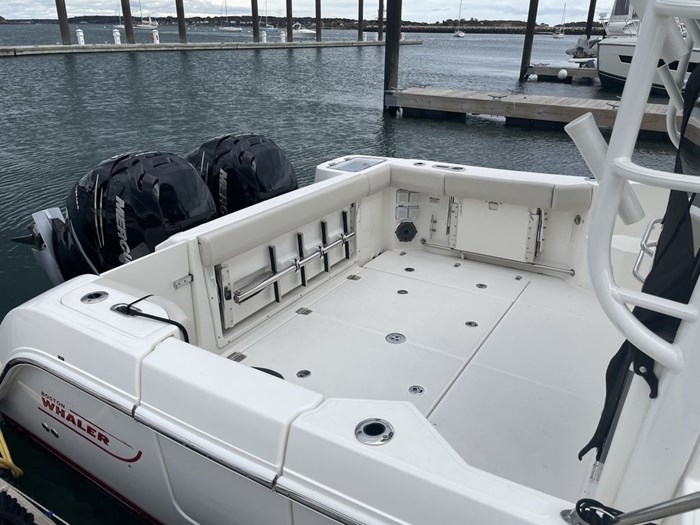2023 Boston Whaler 325 Conquest Photo 5 sur 17