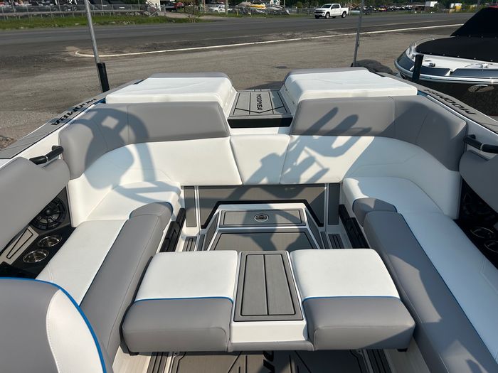2025 Moomba Max™ Photo 19 of 33