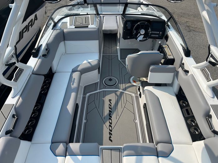2025 Moomba Max™ Photo 14 of 33