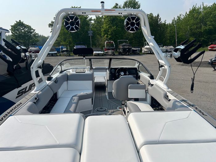 2025 Moomba Max™ Photo 11 of 33