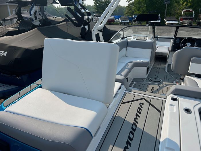 2025 Moomba Max™ Photo 12 of 33