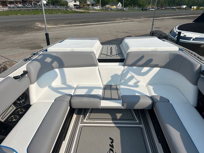 2025 Moomba Max™ Photo 18 of 33