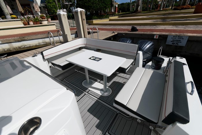2023 Jeanneau Leader 10.5 CC Photo 8 sur 31