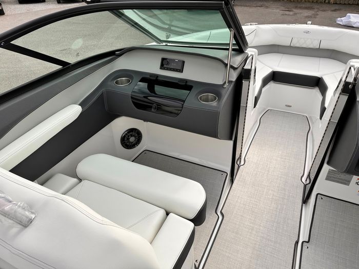 2025 Regal LS2 Photo 18 of 32
