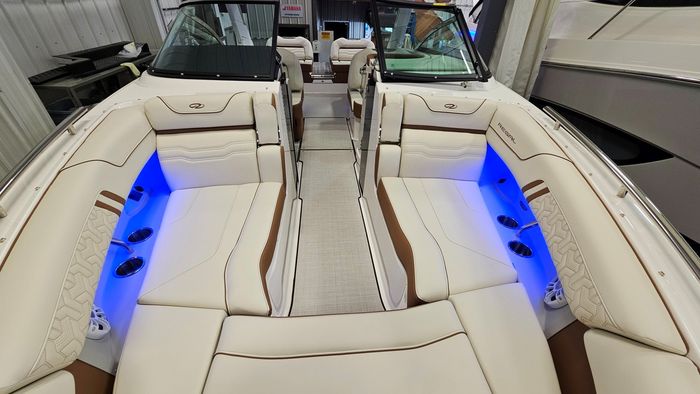 2025 Regal LS9 Ultimate Photo 21 sur 56