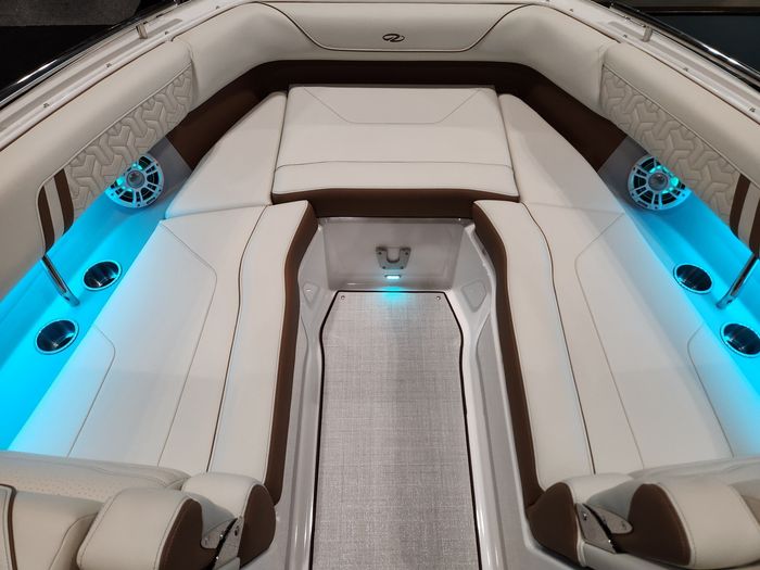 2025 Regal LS9 Ultimate Photo 53 sur 56