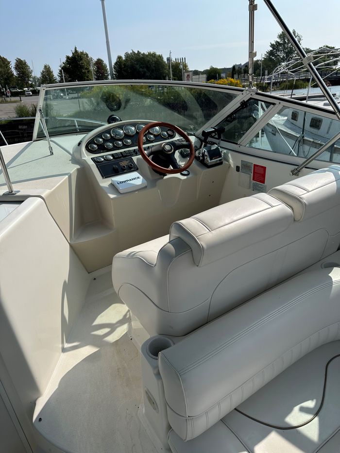 2000 Cruisers Yachts 2870 Photo 8 of 16