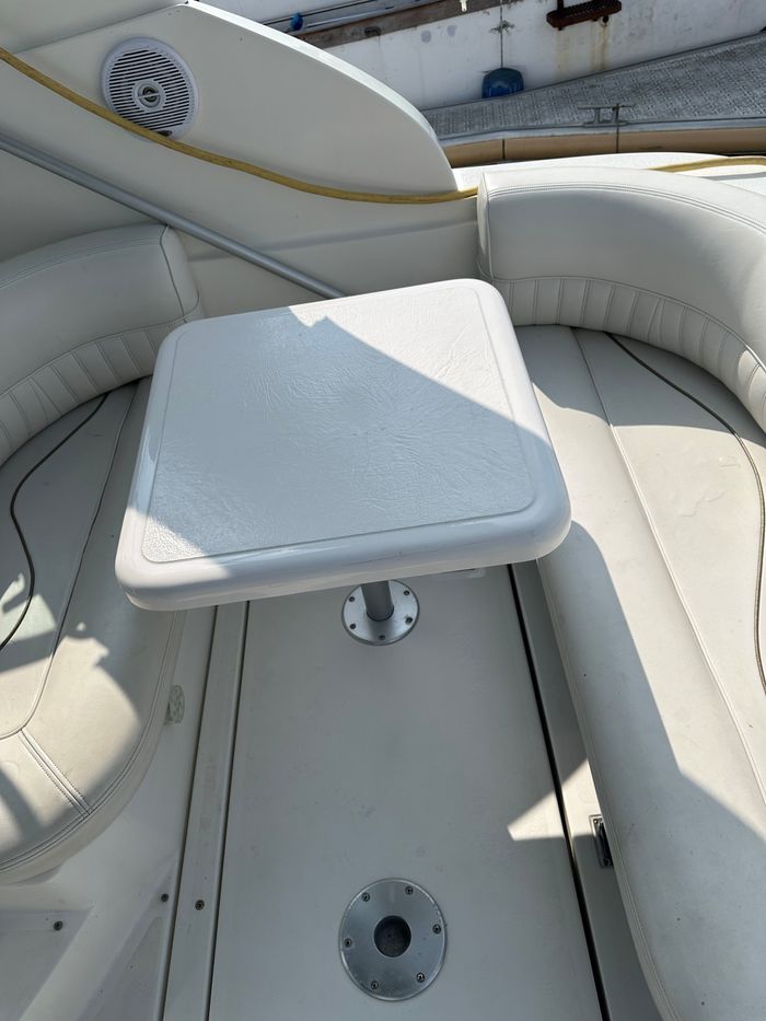 2000 Cruisers Yachts 2870 Photo 9 of 16