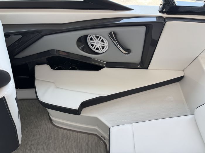 2025 Monterey 238SS Photo 41 of 44