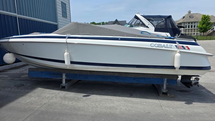 1999 Cobalt 252BR Photo 13 of 32