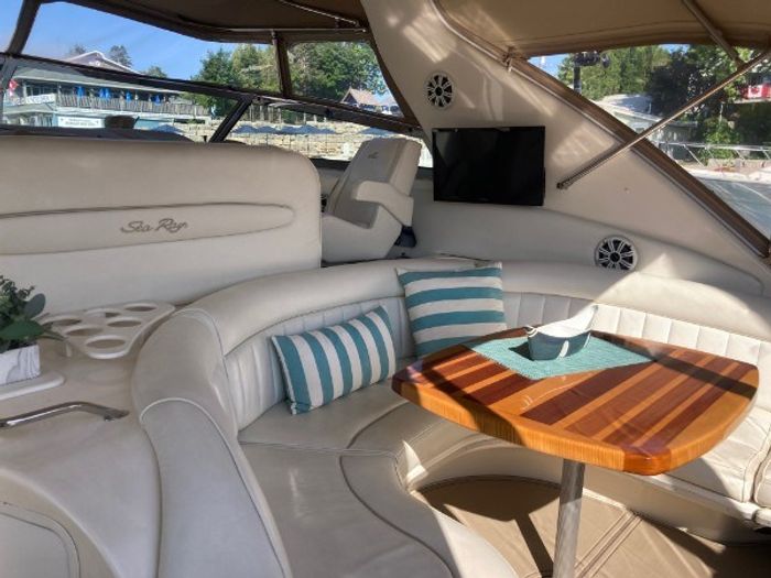 1996 Sea Ray 450 Photo 2 of 7