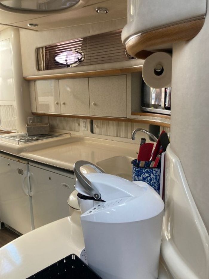 1996 Sea Ray 450 Photo 3 of 7