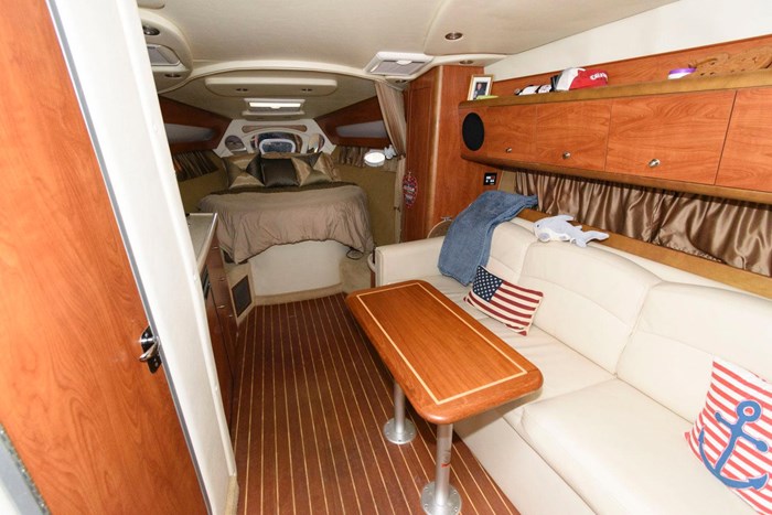 2007 Rinker 350 Express Cruiser Photo 13 sur 23